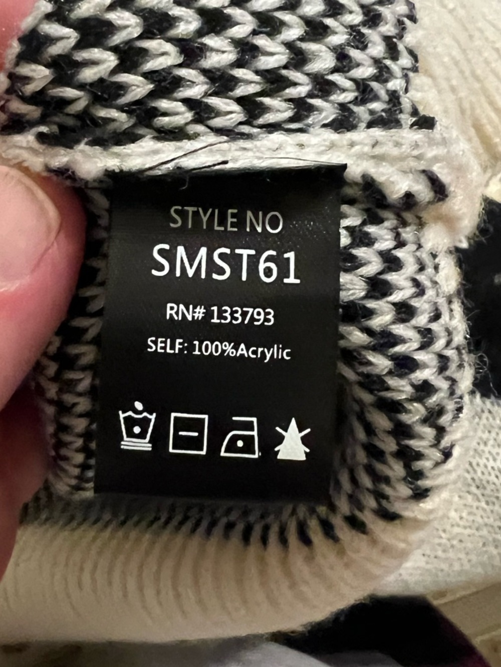 POL Star-Pattern Cropped V-Neck Sweater - White & Black - Picture 5 of 5